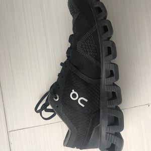 On Cloud X size 7.5W running shoes